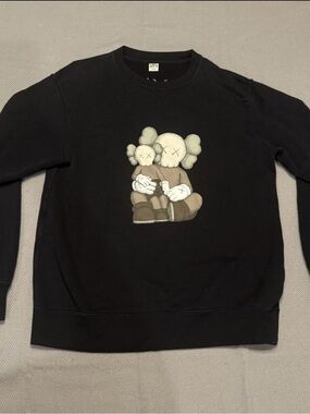 Uniqlo x KAWS Black Crewneck Sweater Companion Graphic Ch/13 - Adult Sm Pullover